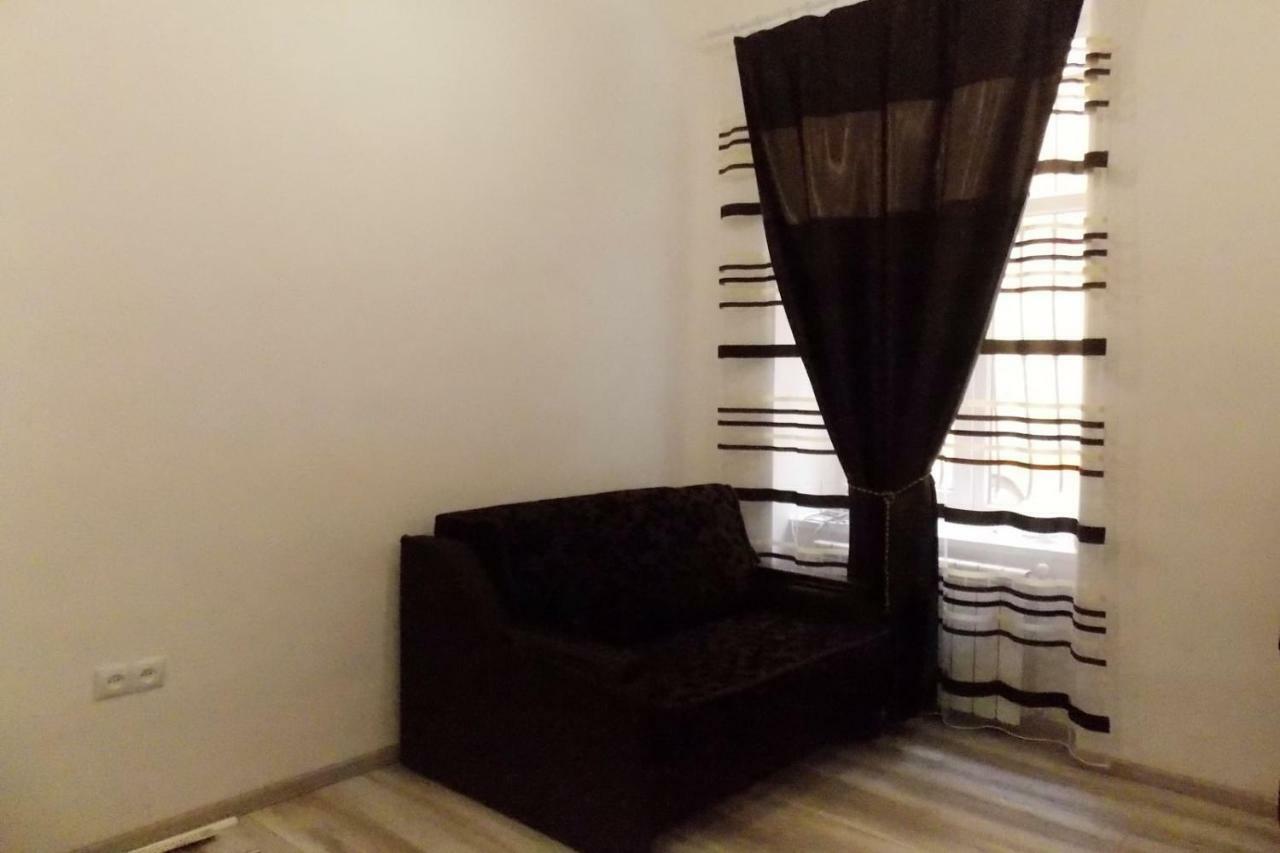 Apartment At Teodora Sqr Лвив Екстериор снимка