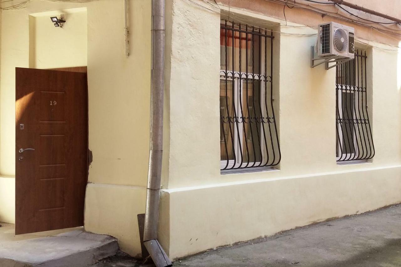 Apartment At Teodora Sqr Лвив Екстериор снимка